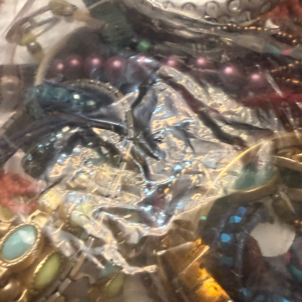 4 lbs Assorted Colorful Costume Jewelry Lot - Picture 6 of 9